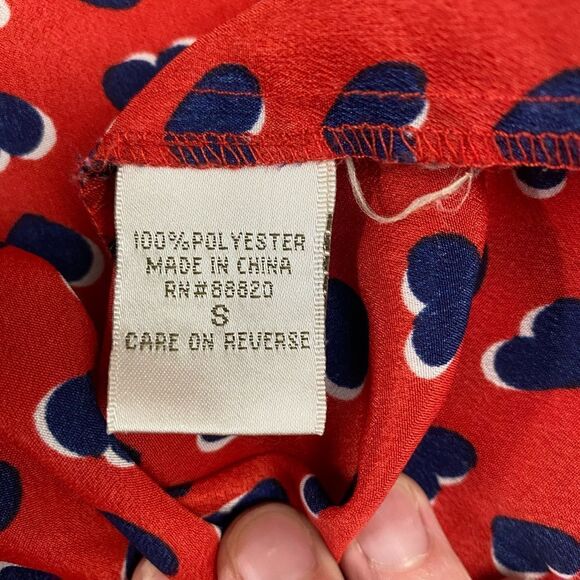 Kenar Sleeveless Heart Graphic Blouse - Picture 6 of 6